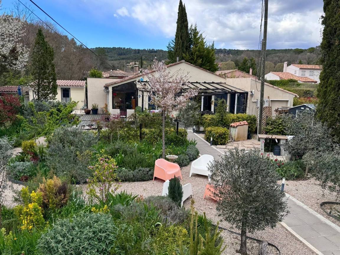 120 M² Ferienhaus ∙ 2 Schlafzimmer ∙ 4 Gäste - Cotignac