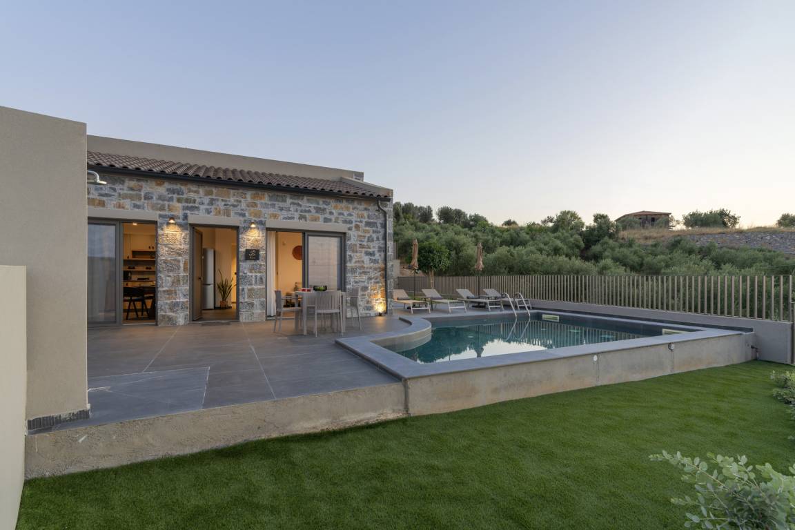 300 M² Villa ∙ 9 Bedrooms ∙ 18 Guests - Crete