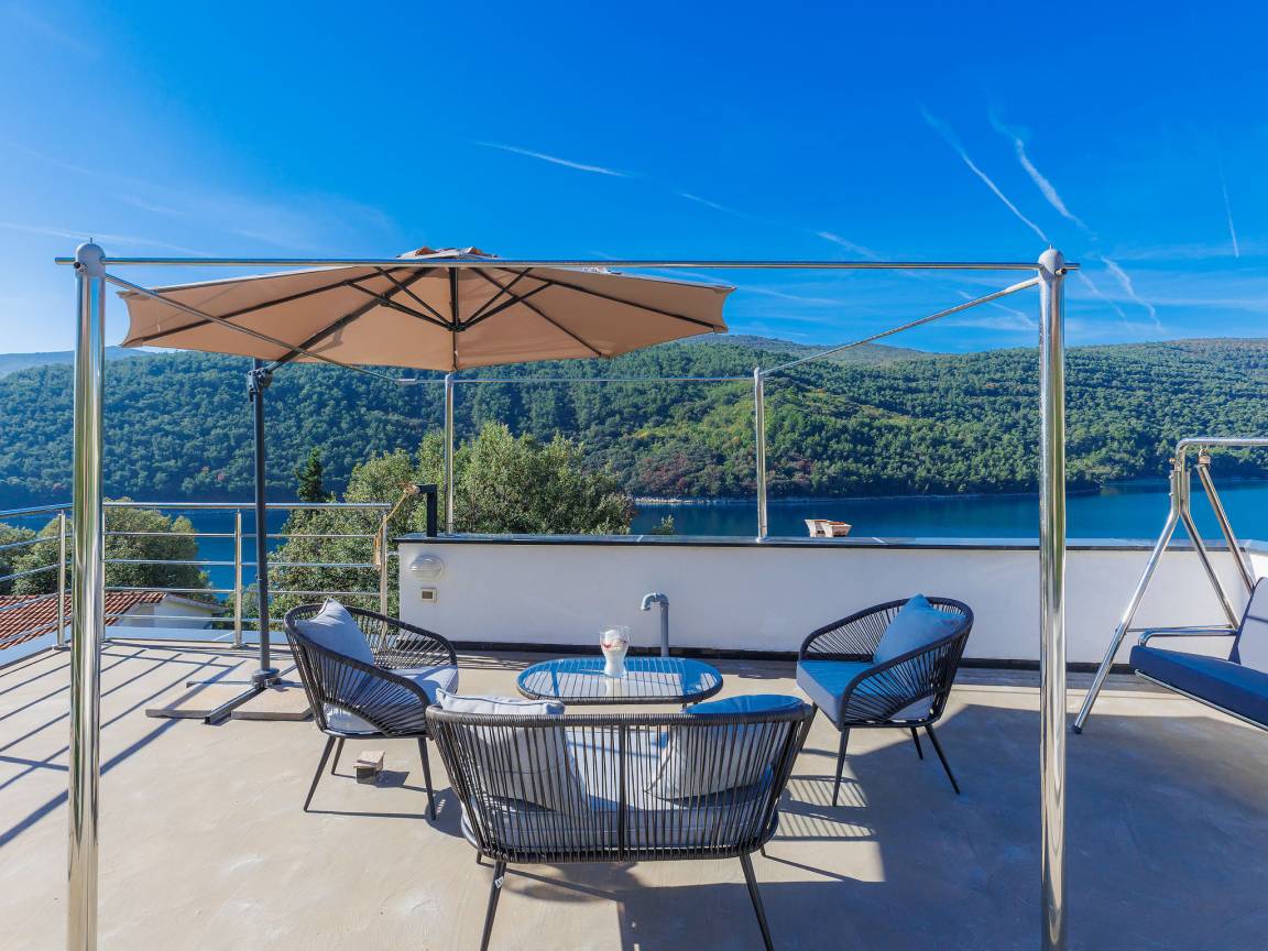 60 M² House ∙ 2 Bedrooms ∙ 5 Guests - Labin