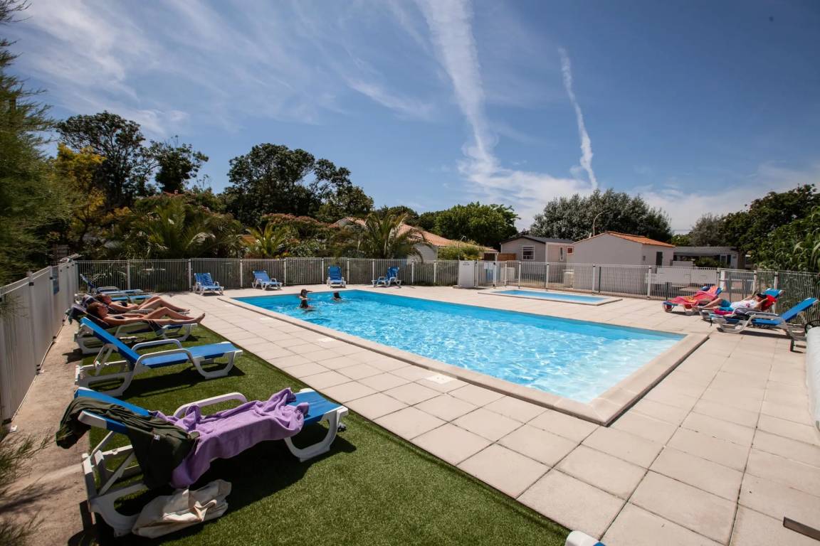 Caravan ∙ 2 Bedrooms ∙ 4 Guests - La Cotinière
