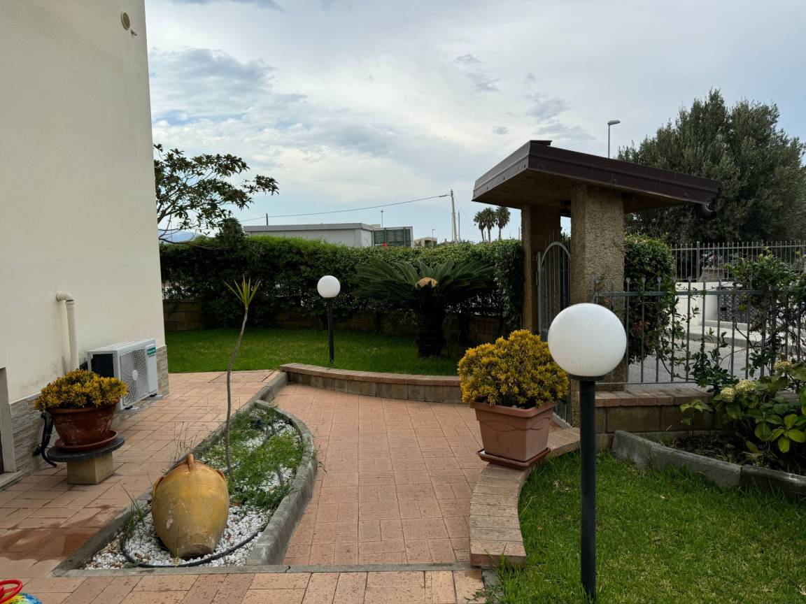 170 M² Maison De Vacances ∙ 3 Chambres ∙ 8 Personnes - Soverato Marina