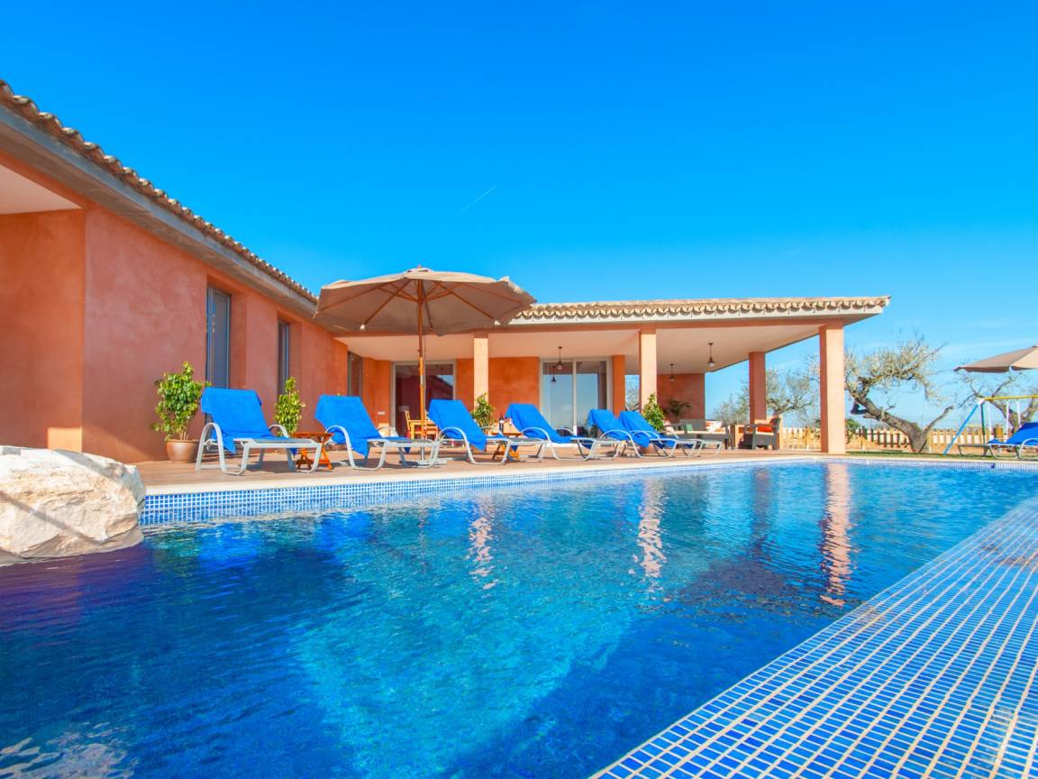 344 M² Villa ∙ 4 Chambres ∙ 8 Personnes - Inca