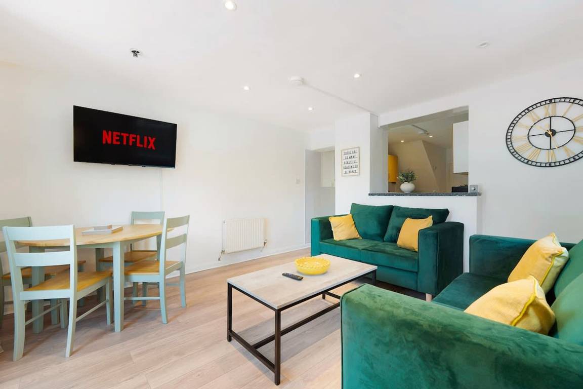 Apartment ∙ 5 Bedrooms ∙ 10 Guests - Durham