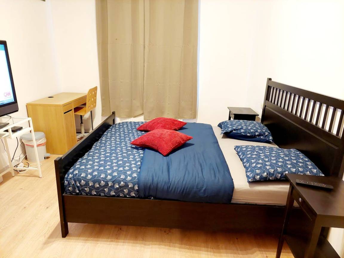 80 M² Apartment ∙ 2 Bedrooms ∙ 1 Guest - Charleroi