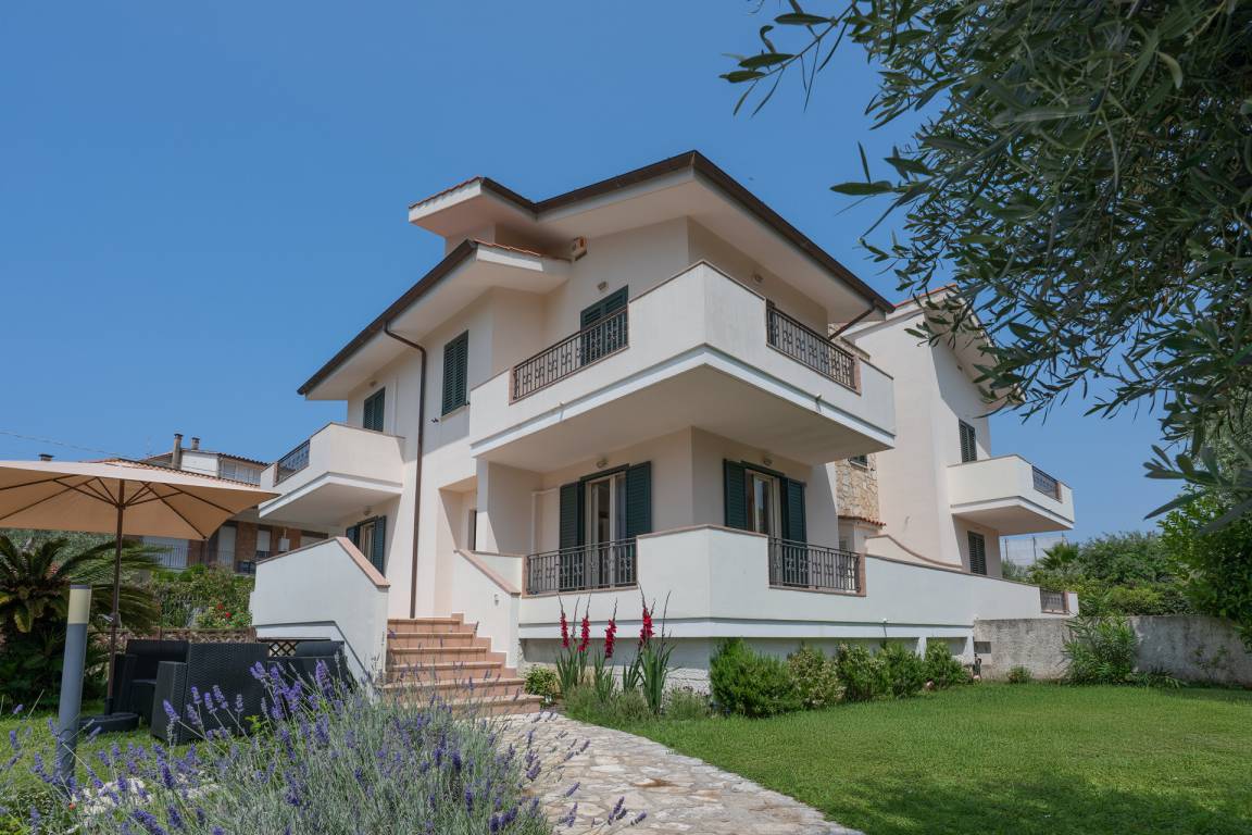 208 M² Villa ∙ 3 Habitaciones ∙ 6 Huéspedes - Sperlonga