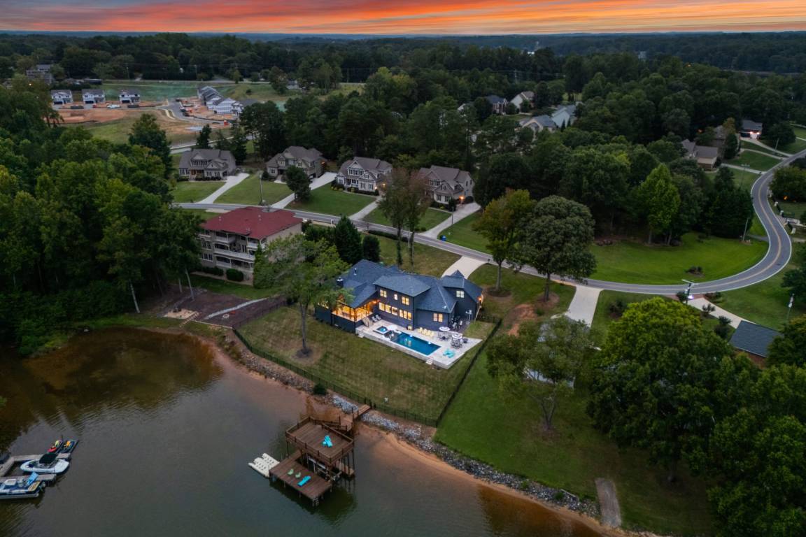 391 M² Maison De Vacances ∙ 5 Chambres ∙ 16 Personnes - Lake Norman