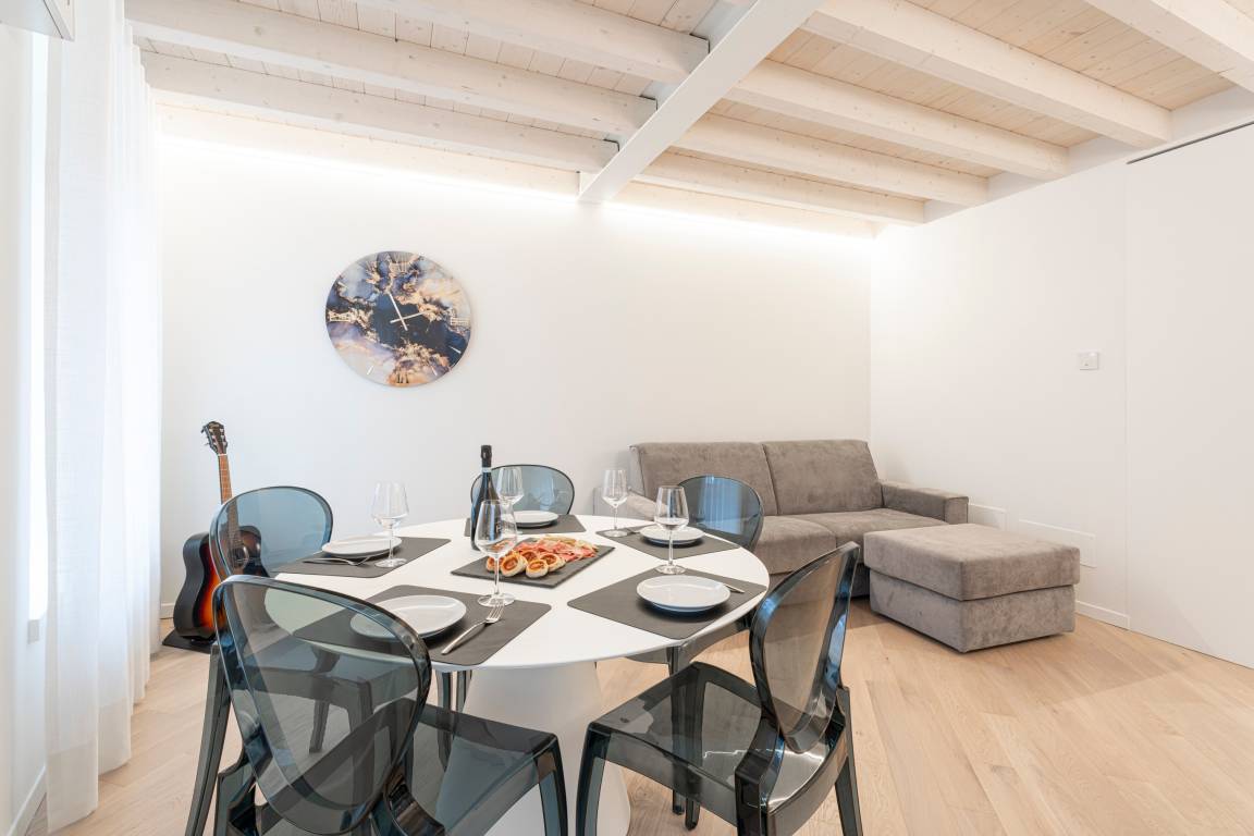 60 M² Ferienwohnung ∙ 2 Schlafzimmer ∙ 6 Gäste - Salò