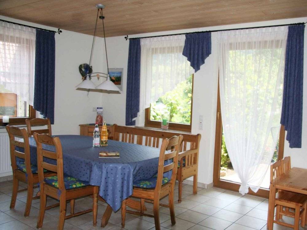 85 M² Ferienwohnung ∙ 2 Schlafzimmer ∙ 4 Gäste - Neuenstein