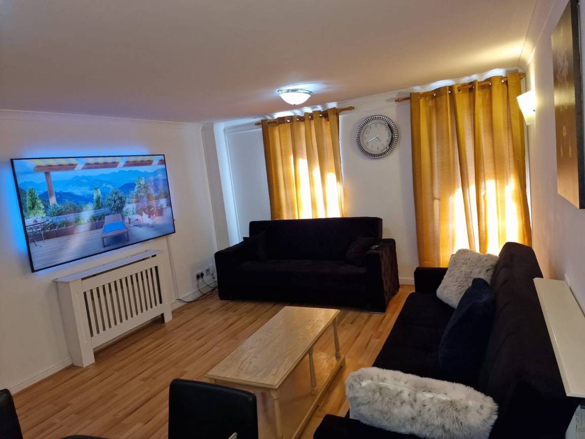 6000 M² Apartment ∙ 2 Bedrooms ∙ 5 Guests - Custom House, London