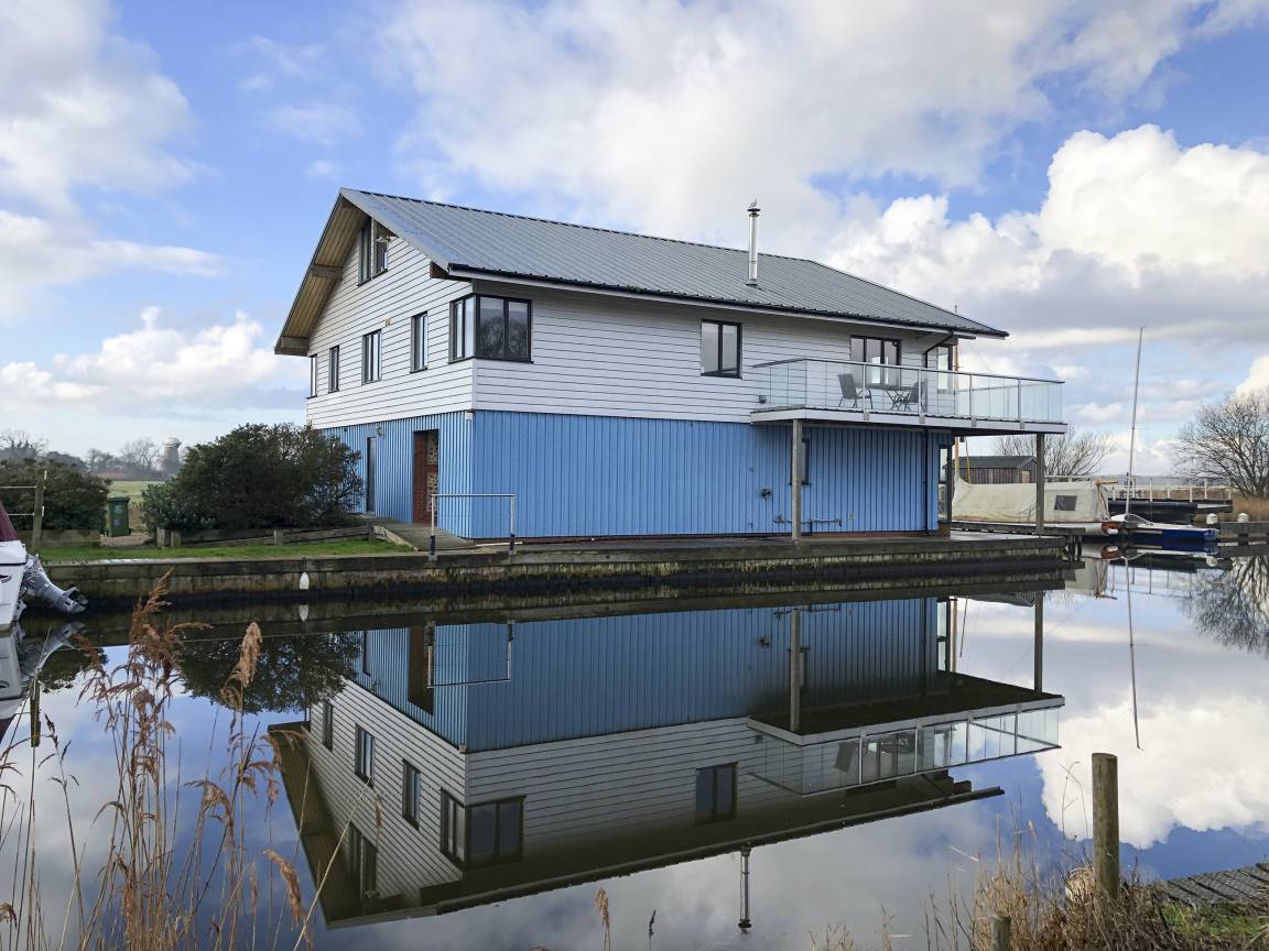 Cottage ∙ 6 Bedrooms ∙ 14 Guests - Winterton-on-Sea