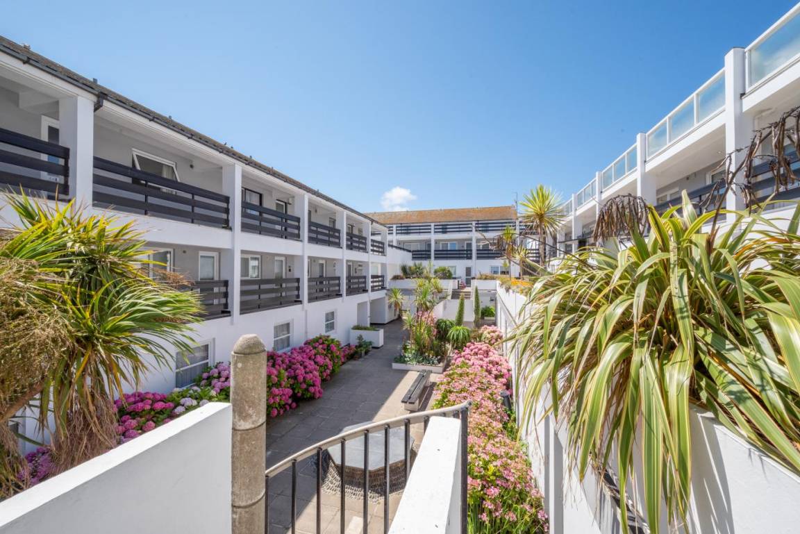 Apartment ∙ 2 Bedrooms ∙ 4 Guests - Carbis Bay