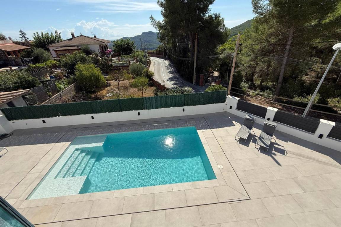 200 M² Chalet ∙ 4 Chambres ∙ 8 Personnes - Rubí