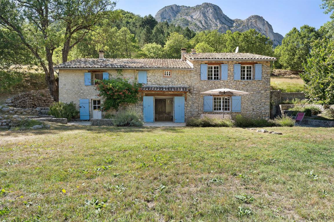 130 M² Ferienhaus ∙ 3 Schlafzimmer ∙ 6 Gäste - Sisteron