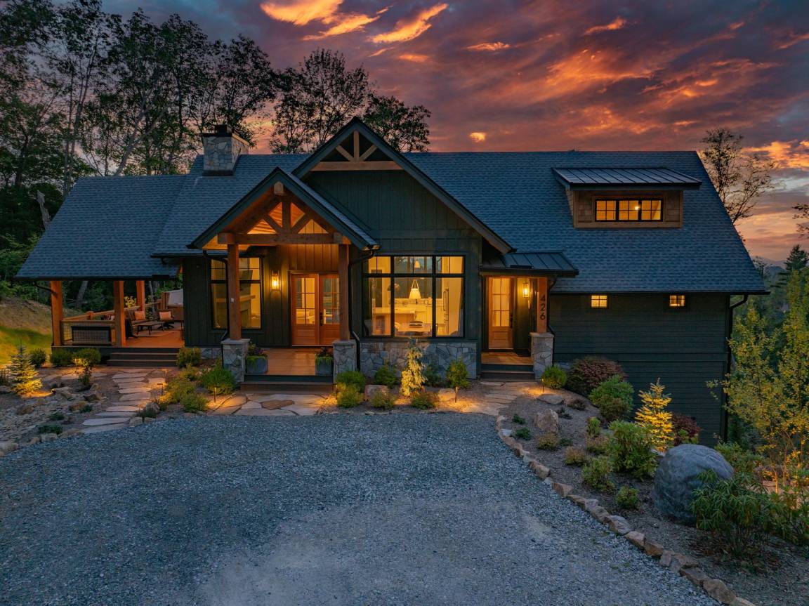 House ∙ 4 Bedrooms ∙ 10 Guests - Roan Mountain, TN