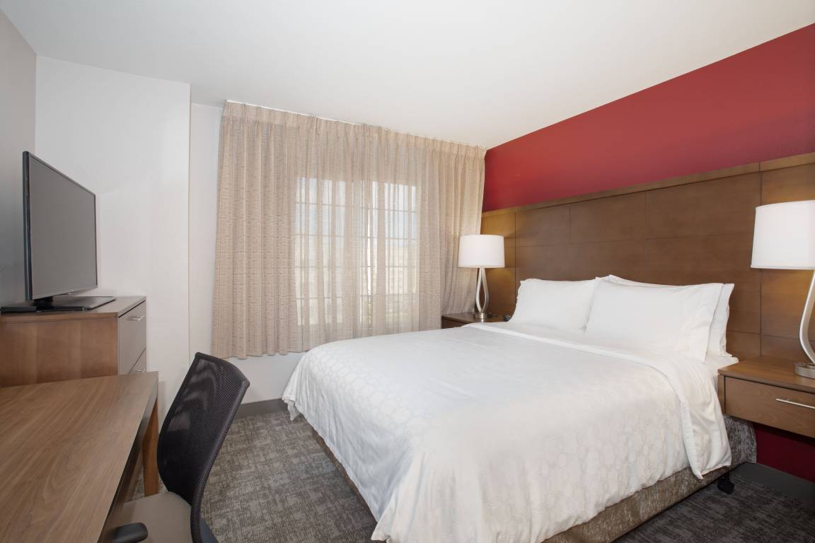 Hotel ∙ 2 Bedrooms ∙ 7 Guests - Denver, CO