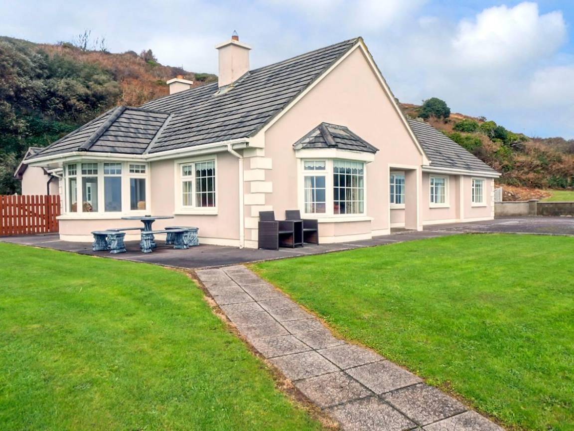 House ∙ 4 Bedrooms ∙ 8 Guests - Dingle Peninsula