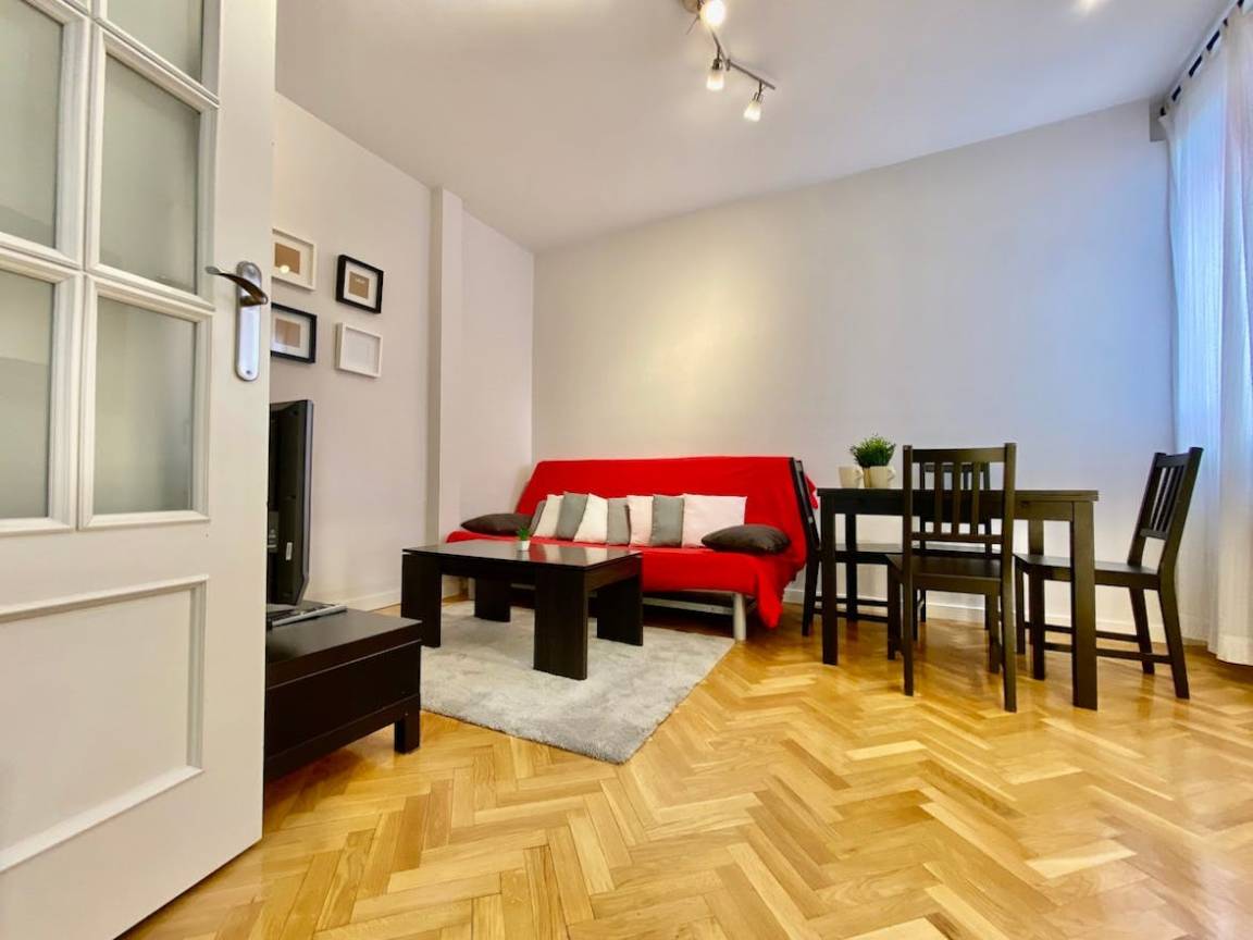 97 M² Apartamento ∙ 2 Habitaciones ∙ 5 Huéspedes - Alcorcón