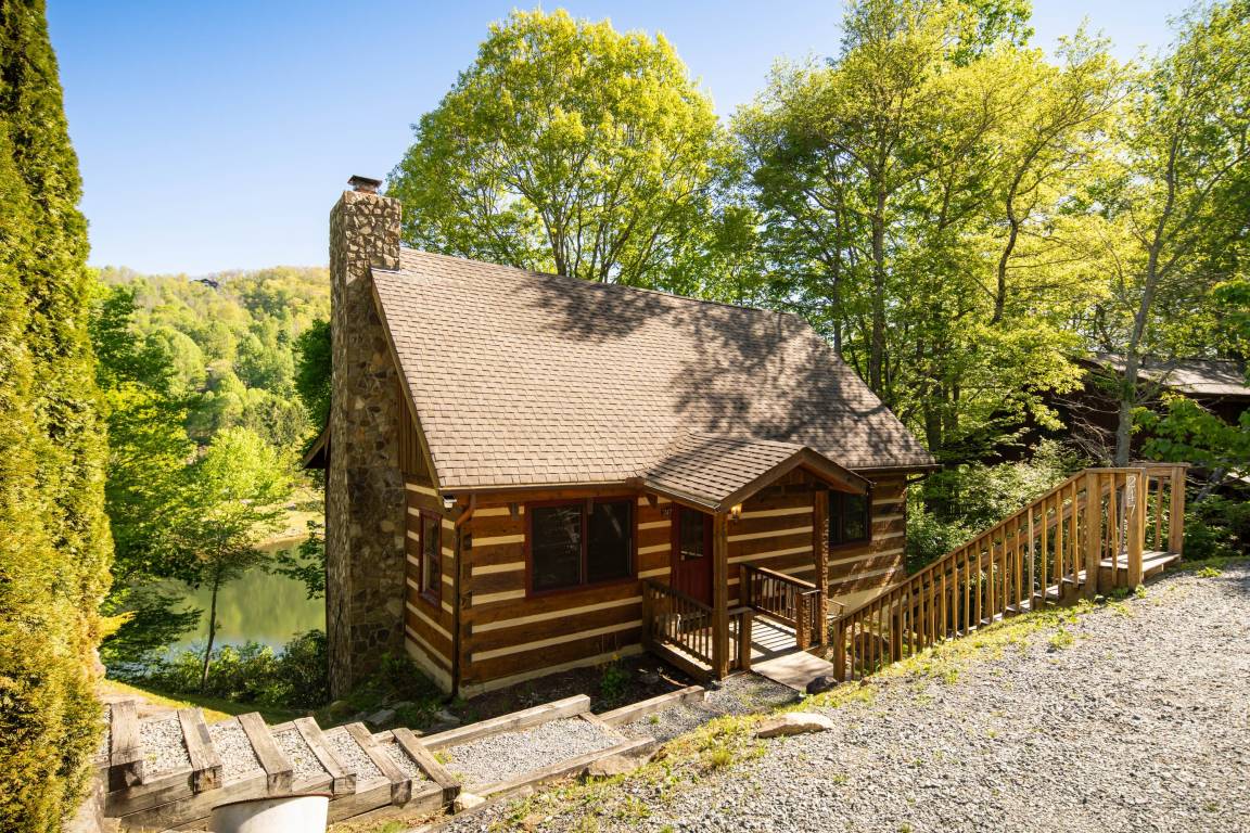 190 M² Cabin ∙ 3 Bedrooms ∙ 12 Guests - North Carolina