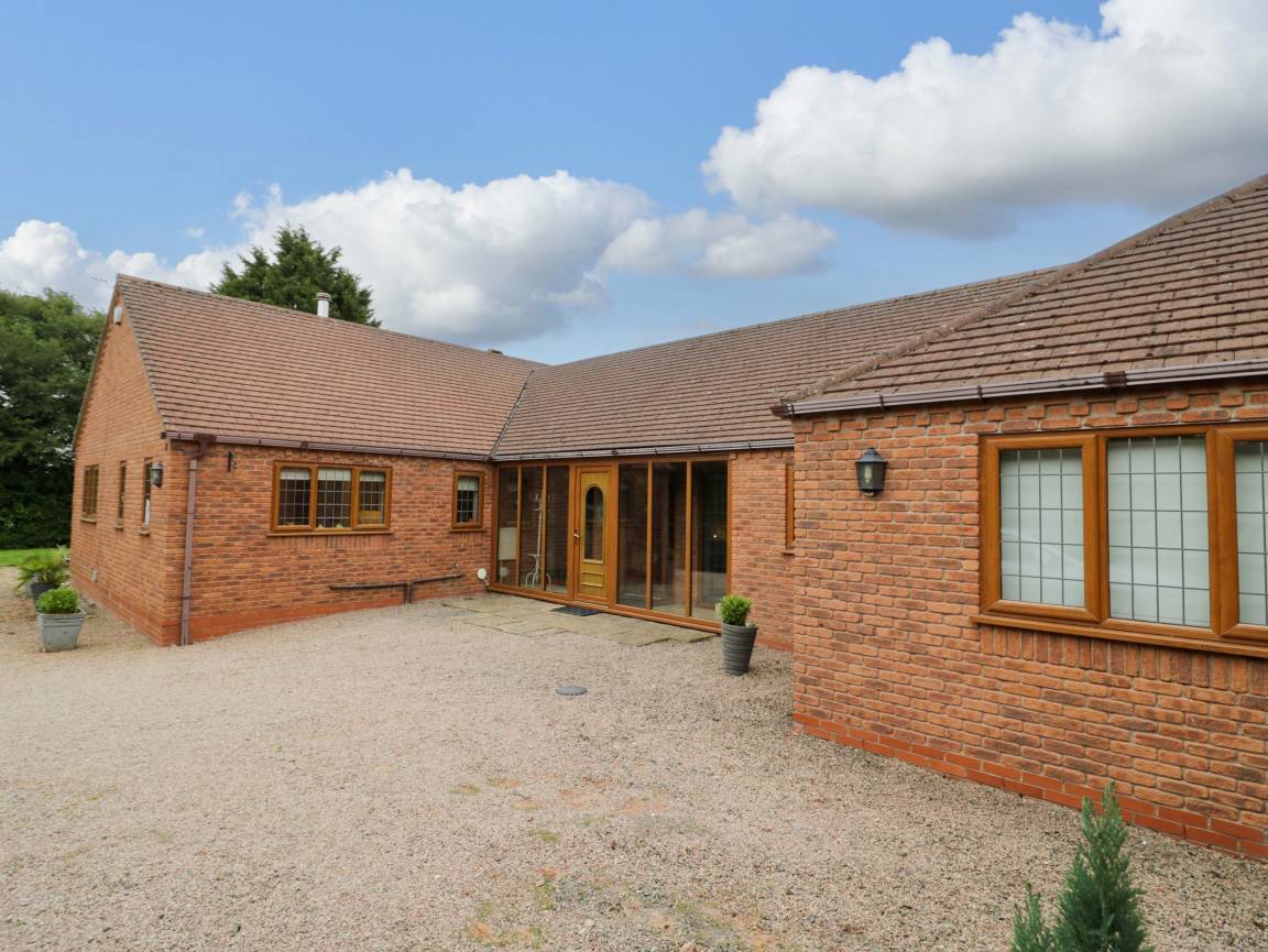 Cottage ∙ 4 Bedrooms ∙ 8 Guests - Worcester, UK
