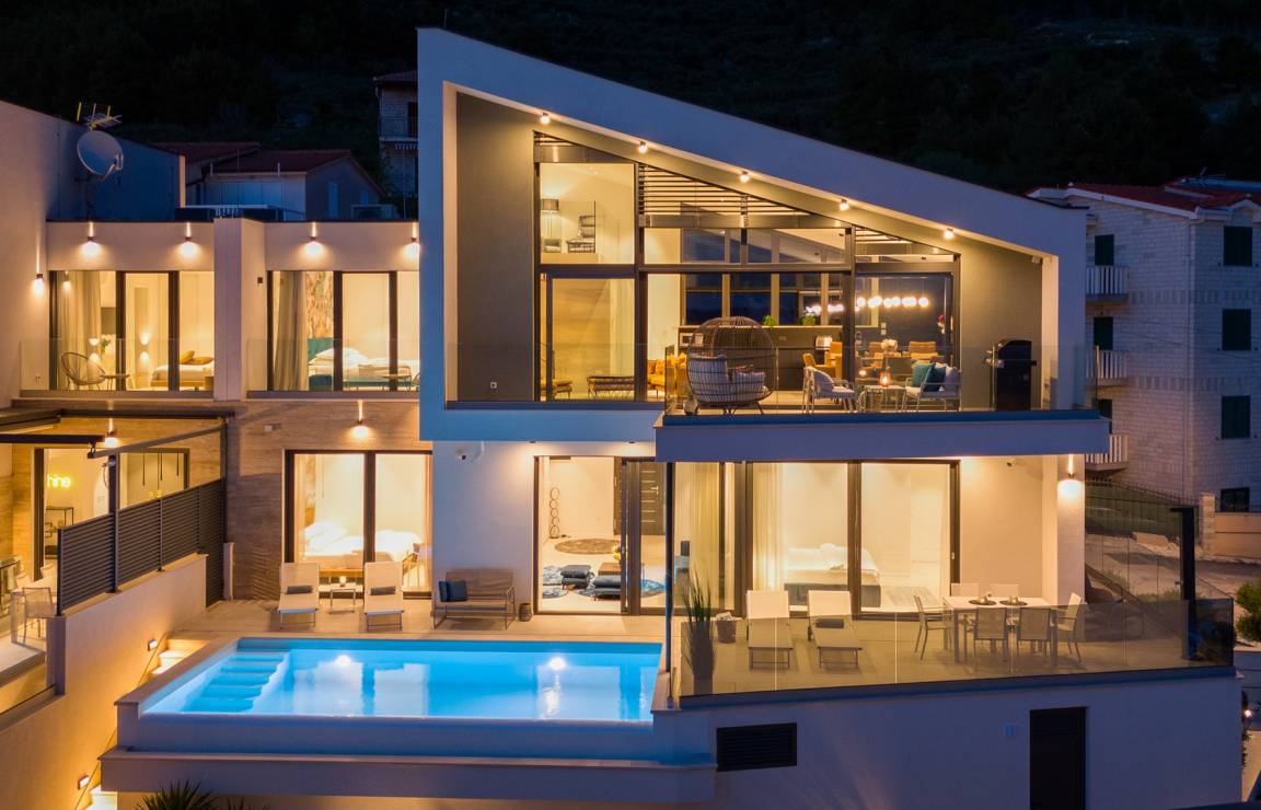 204 M² Villa ∙ 3 Bedrooms ∙ 6 Guests - Supetar