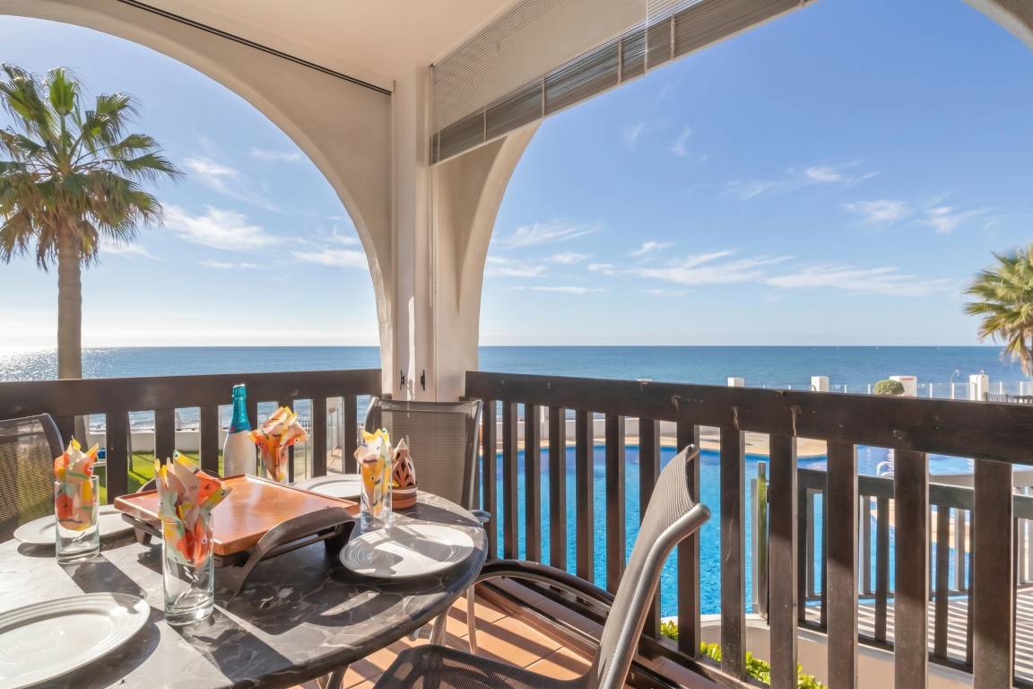 135 M² Apartamento ∙ 2 Habitaciones ∙ 5 Huéspedes - Calahonda
