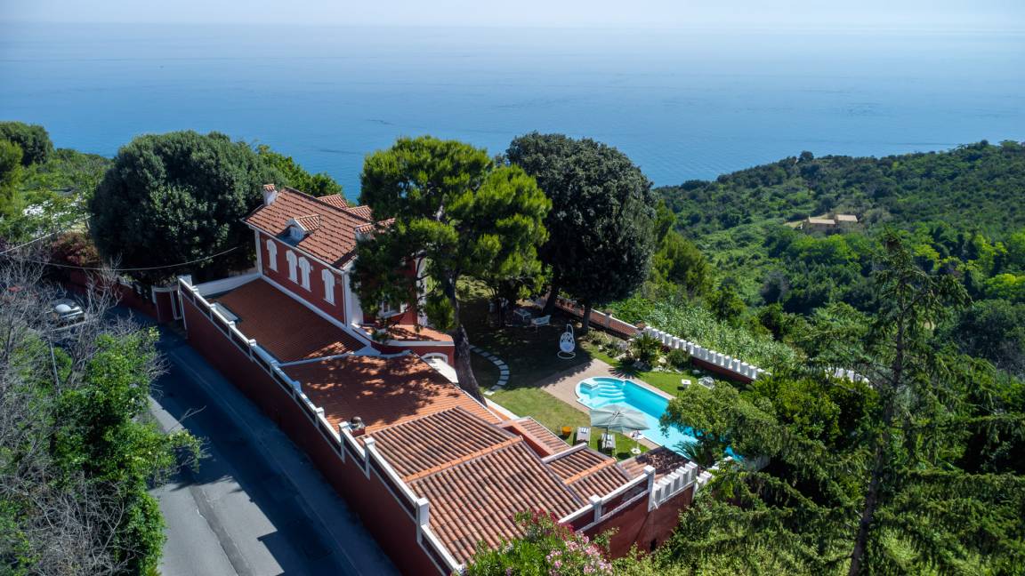 300 M² Villa ∙ 4 Makuuhuonetta ∙ 8 Vierasta - Ancona