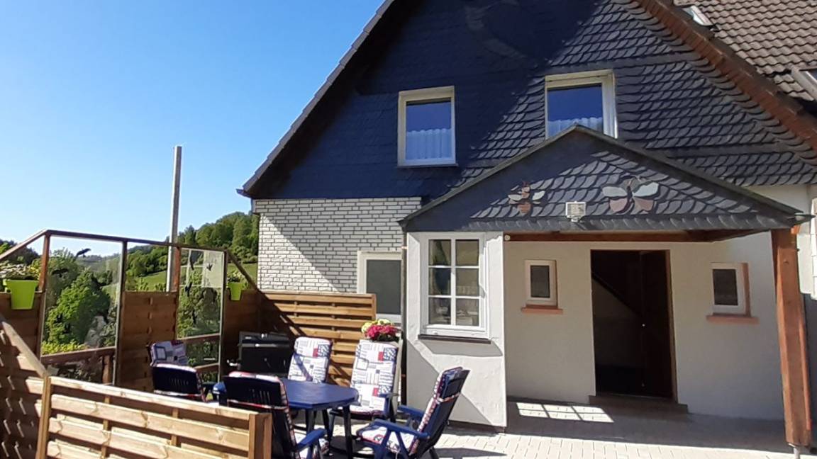 102 M² Ferienhaus ∙ 3 Schlafzimmer ∙ 5 Gäste - Attendorn