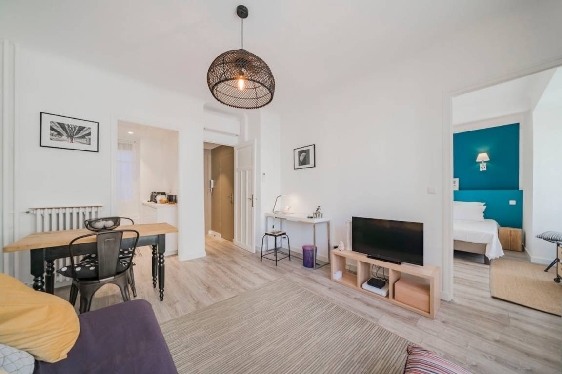 Apartamento ∙ 1 Habitación ∙ 4 Huéspedes - La Roquette-sur-Siagne