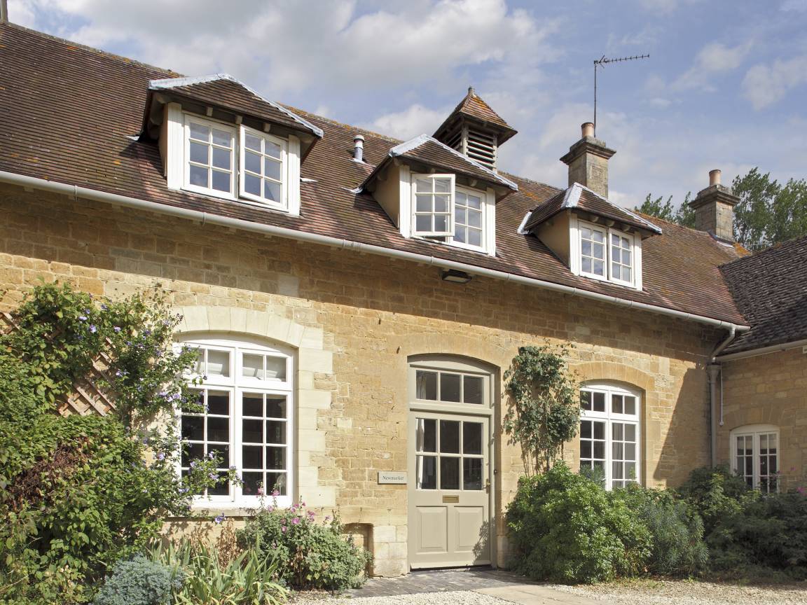 Cottage ∙ 4 Bedrooms ∙ 8 Guests - Witney