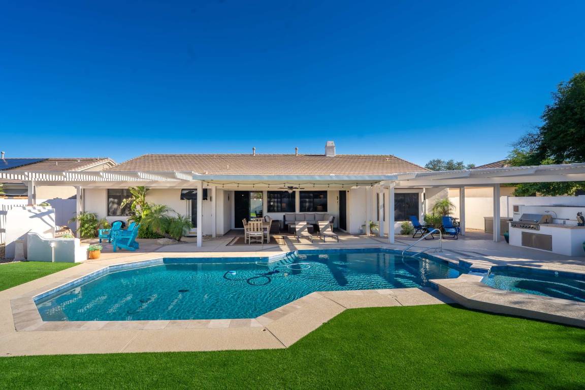 Apartment ∙ 5 Bedrooms ∙ 10 Guests - Goodyear, AZ