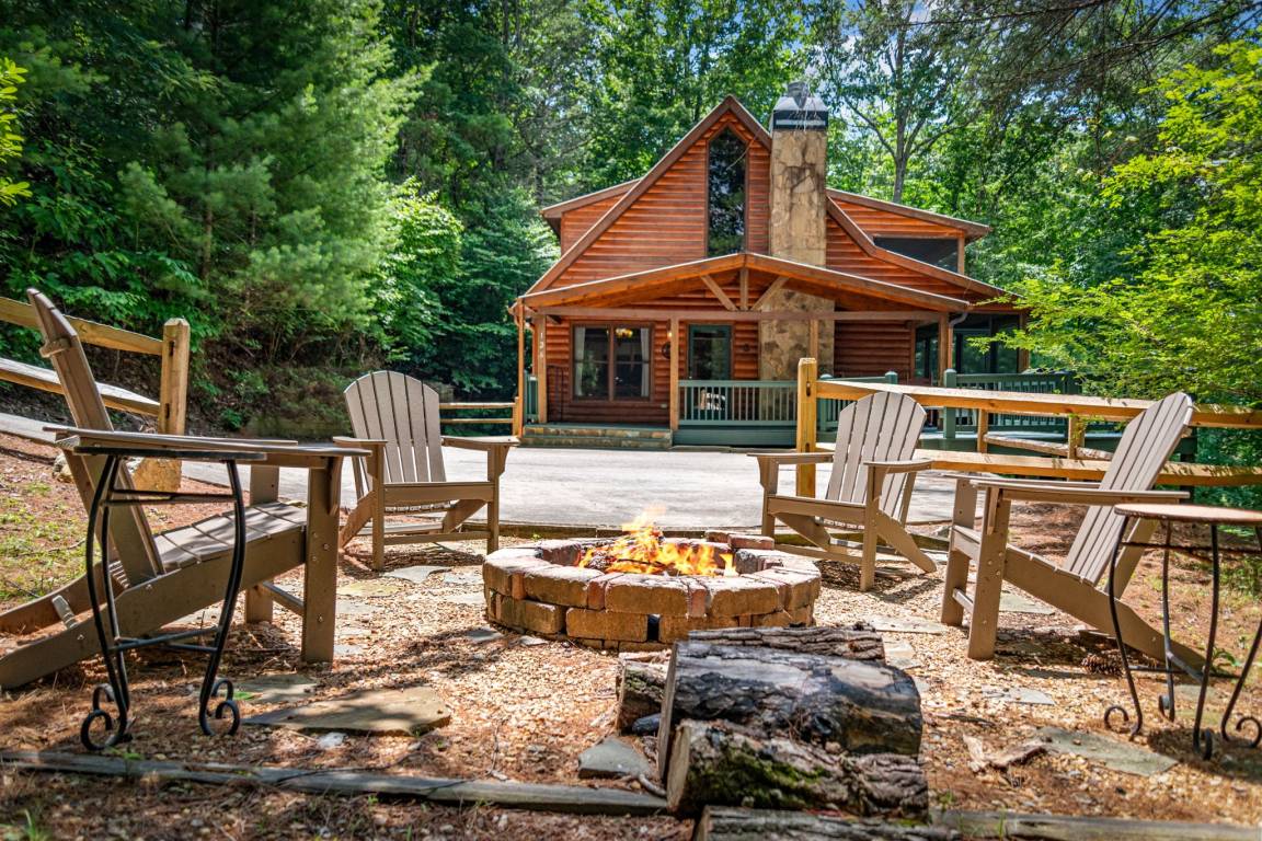 Cabin ∙ 3 Bedrooms ∙ 8 Guests - Blue Ridge, GA