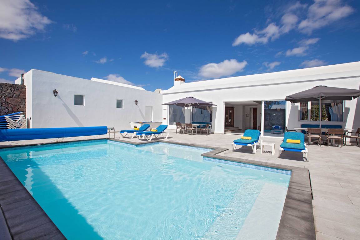 Villa ∙ 6 Habitaciones ∙ 14 Huéspedes - Puerto del Carmen