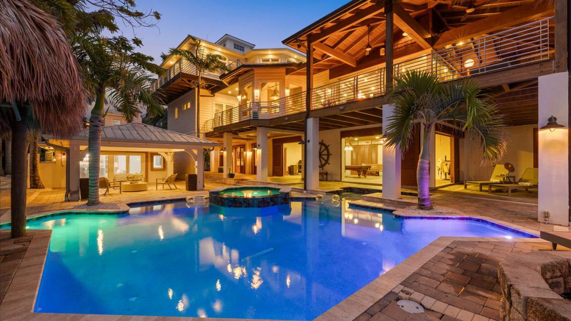 600 M² House ∙ 6 Bedrooms ∙ 17 Guests - Anna Maria Island, FL