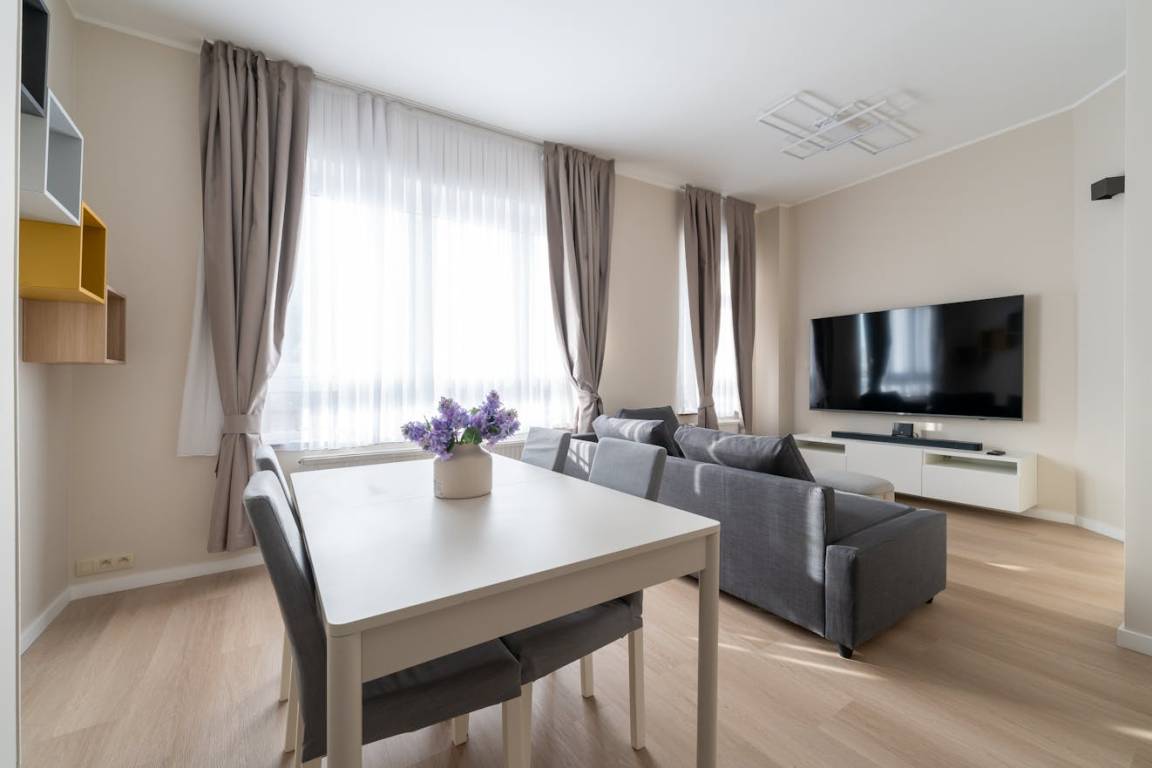 90 M² Apartment ∙ 2 Bedrooms ∙ 4 Guests - Schaerbeek