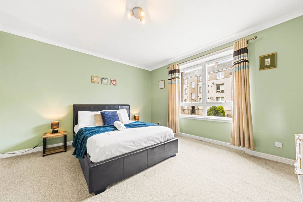 75 M² Apartment ∙ 3 Bedrooms ∙ 8 Guests - People's Palace