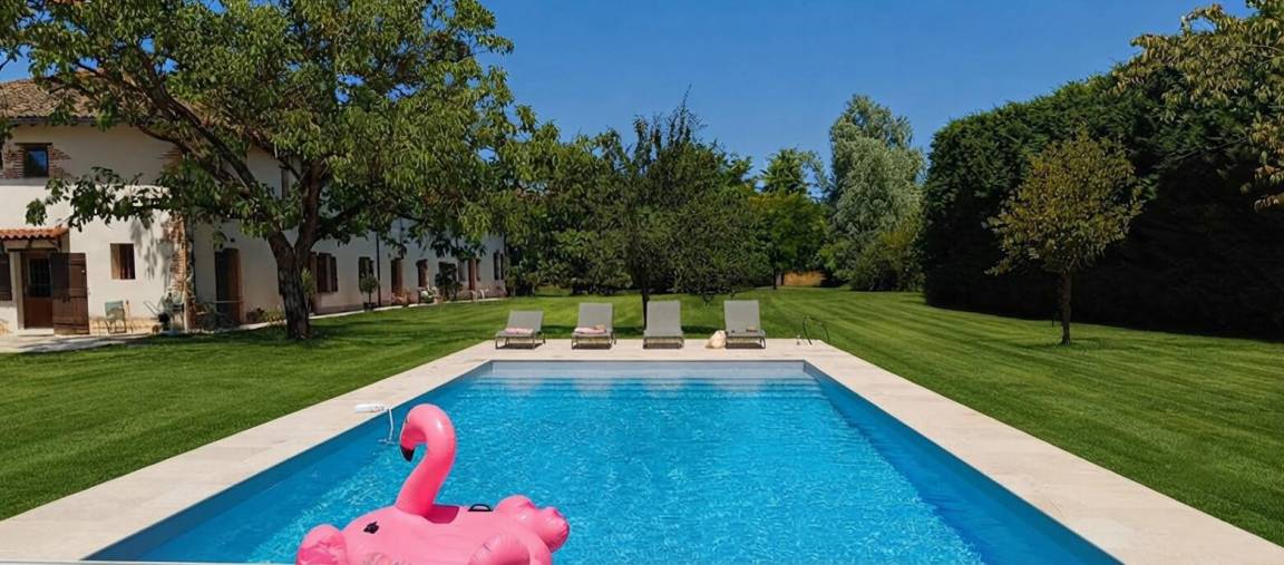 230 M² Gîte ∙ 8 Chambres ∙ 15 Personnes - Ain