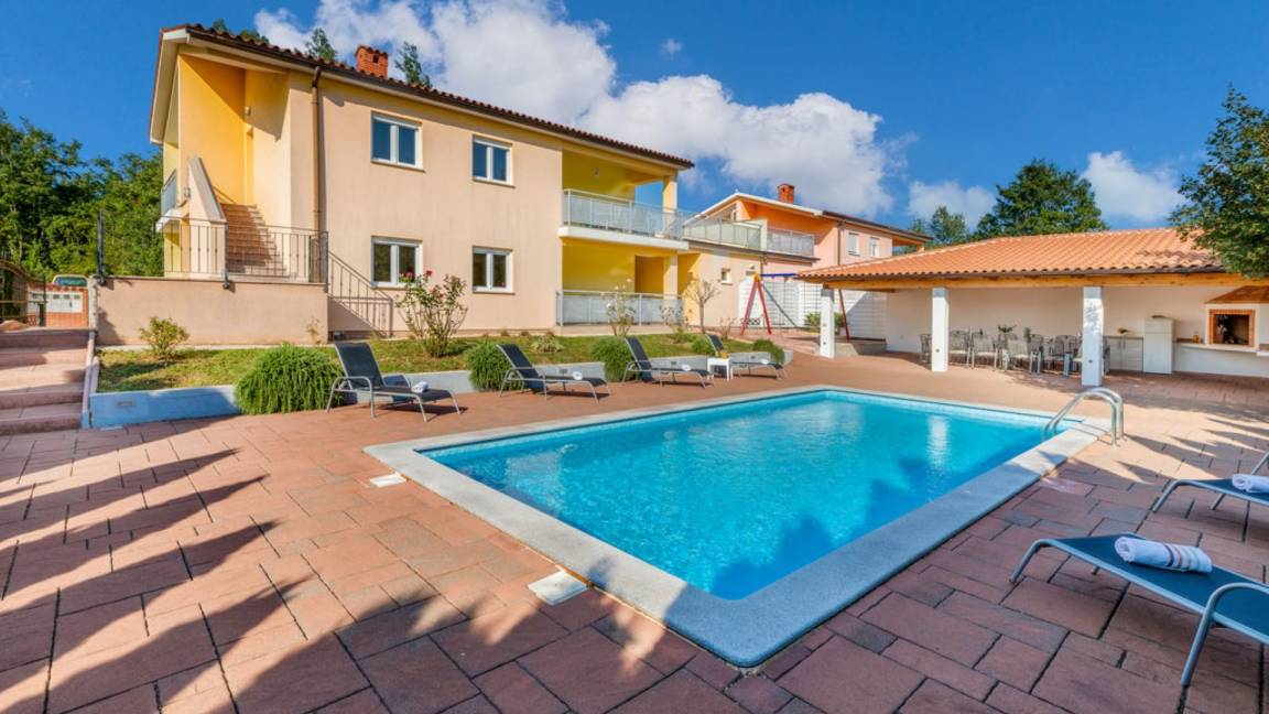 200 M² Villa ∙ 6 Bedrooms ∙ 12 Guests - Istria