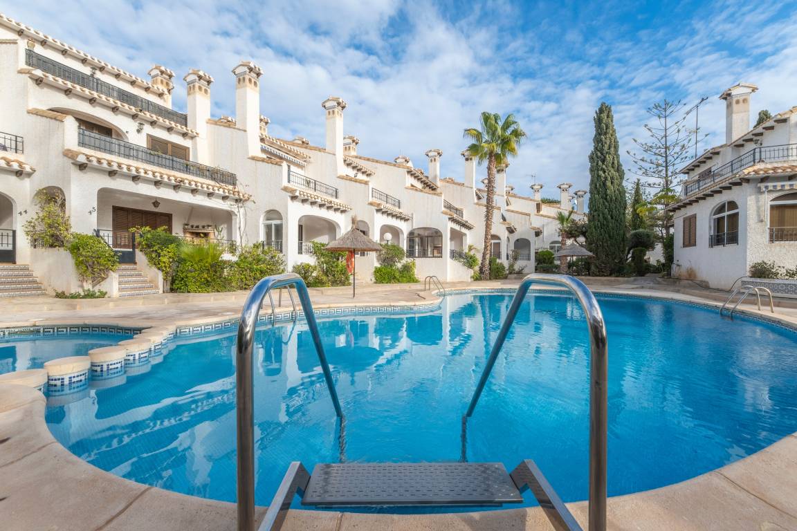 100 M² Apartment ∙ 3 Bedrooms ∙ 6 Guests - Torrevieja