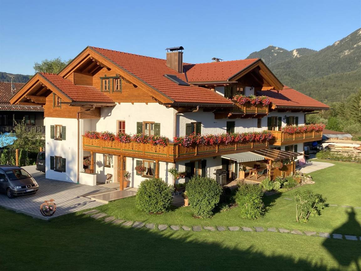 90 M² Ferienwohnung ∙ 2 Schlafzimmer ∙ 5 Gäste - Wallgau
