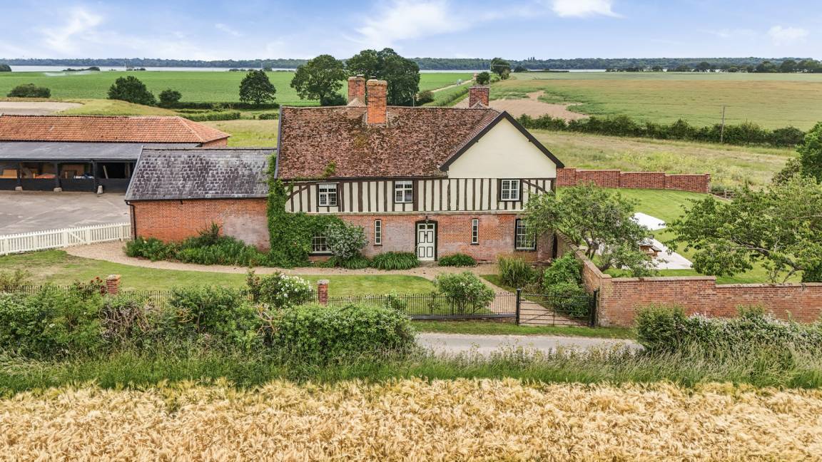 Cottage ∙ 6 Bedrooms ∙ 12 Guests - Suffolk