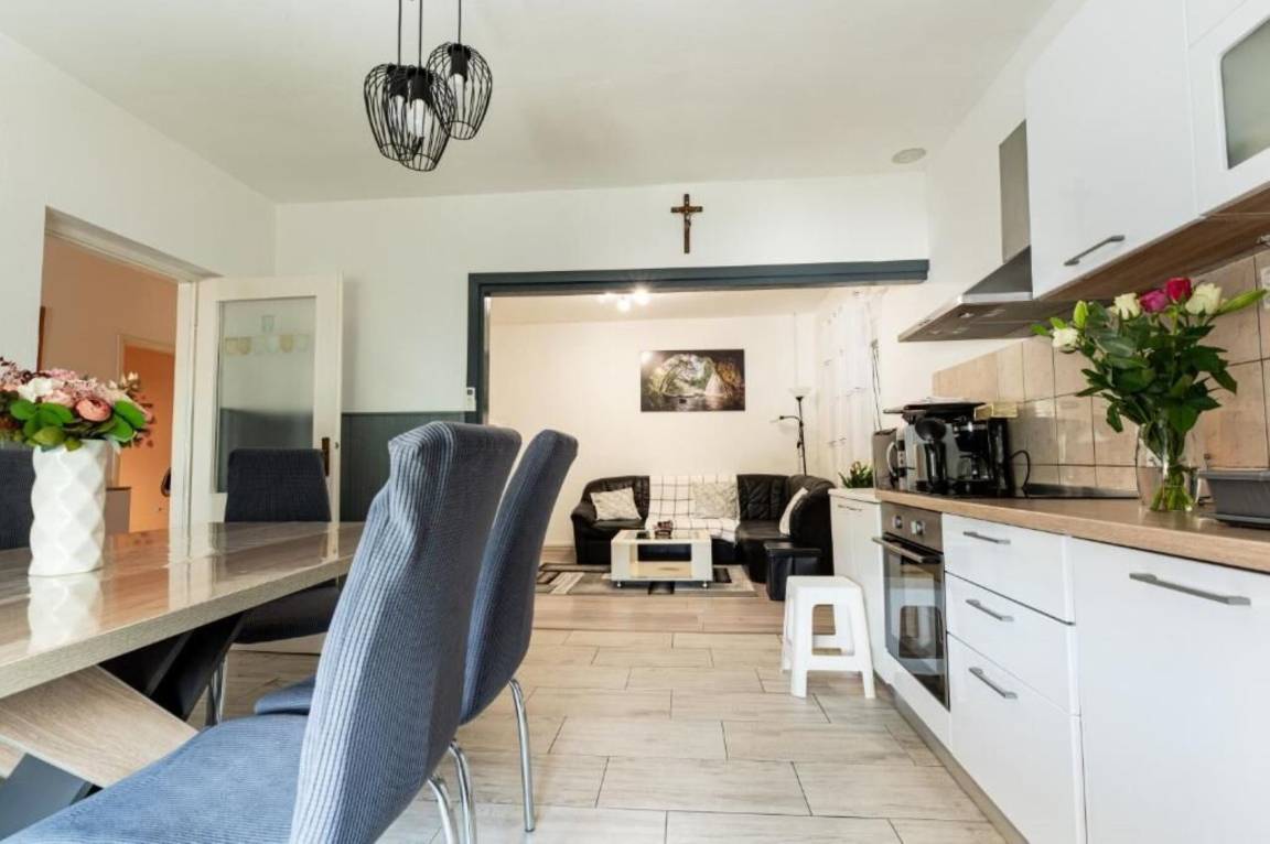 100 M² Casa ∙ 3 Quartos ∙ 8 Hóspedes - Starigrad