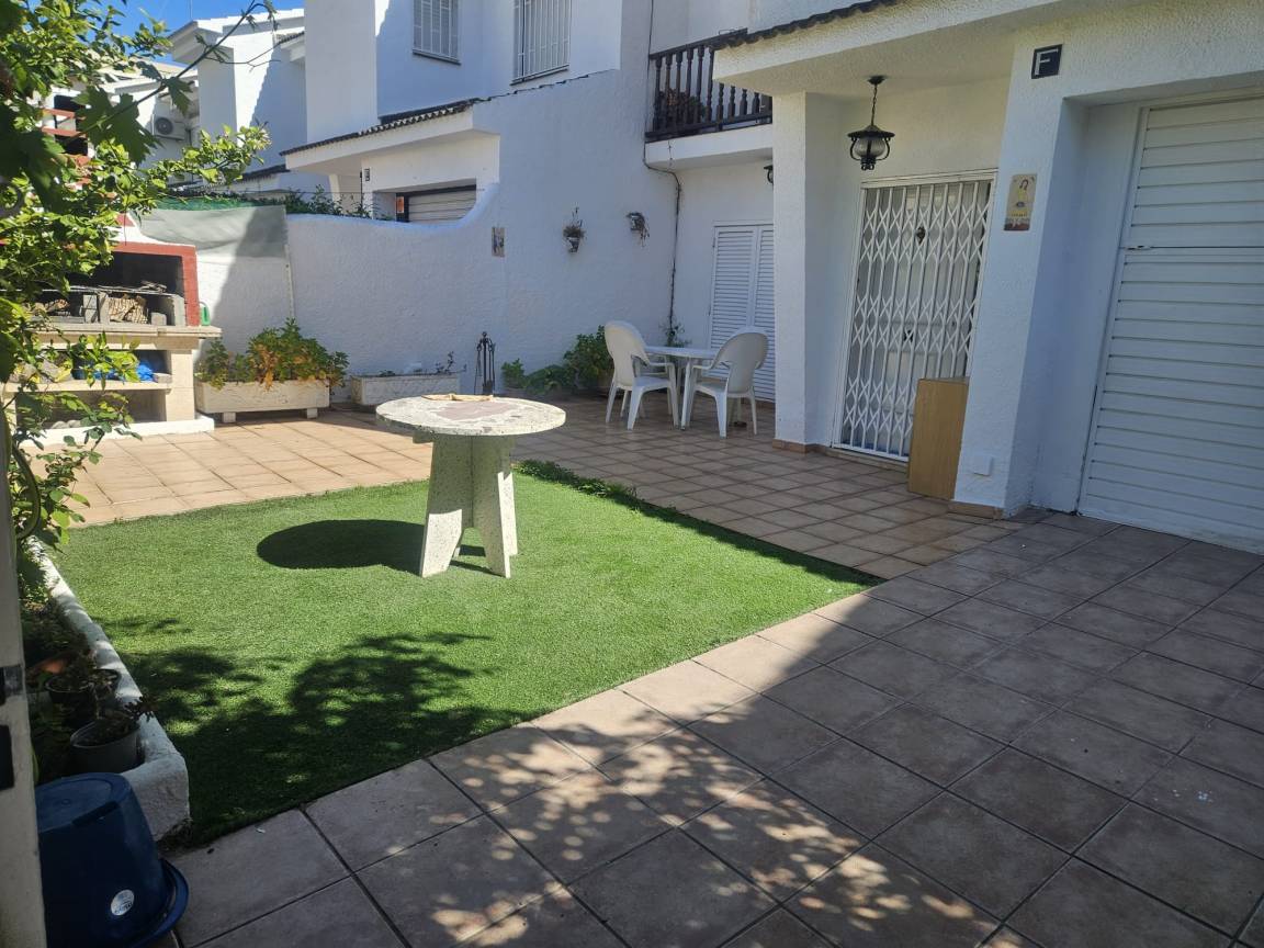 150 M² Chalet ∙ 4 Chambres ∙ 8 Personnes - Cunit