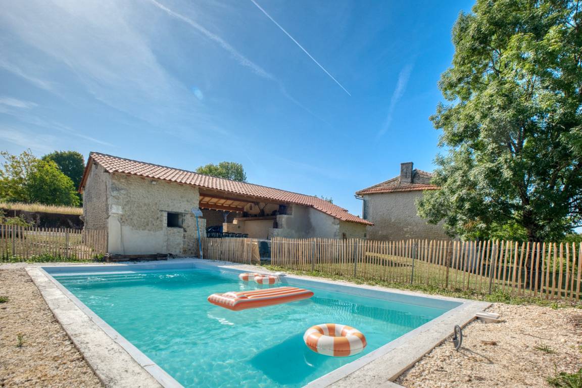 200 M² House ∙ 5 Bedrooms ∙ 15 Guests - Ribérac