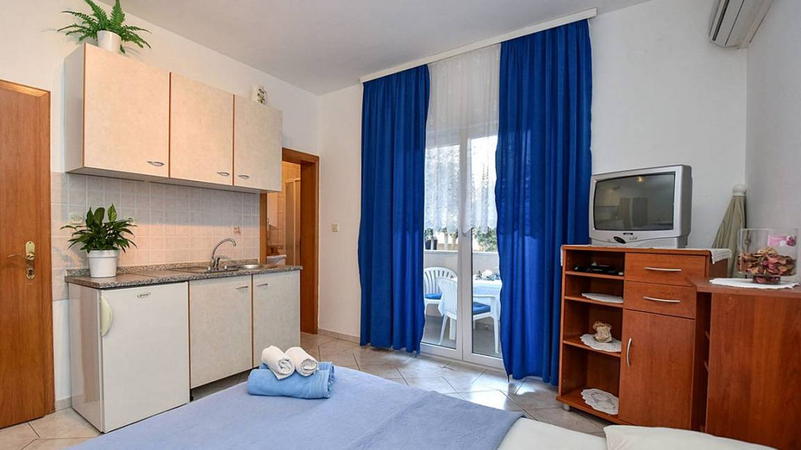 21 M² Hotel ∙ 1 Sypialnia ∙ 3 Gości - Novalja
