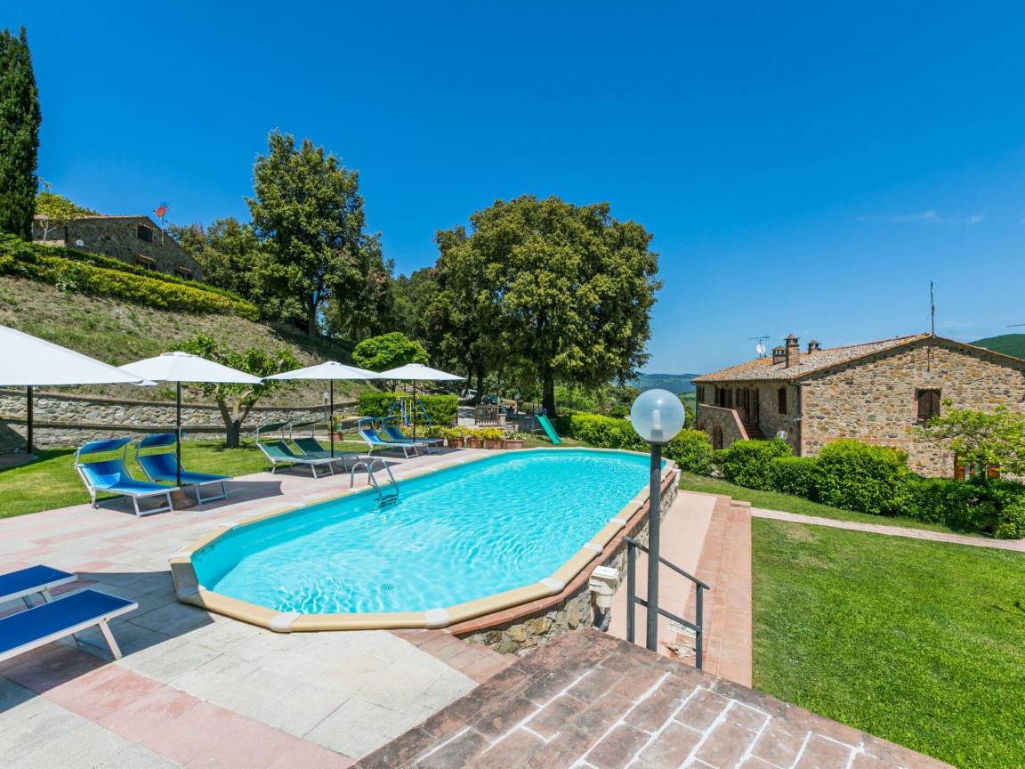 Casa a Volterra con piscina, barbecue e giardino