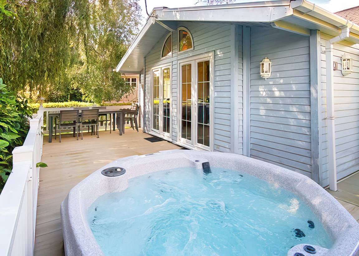 Chalet ∙ 4 Bedrooms ∙ 8 Guests - Milford on Sea