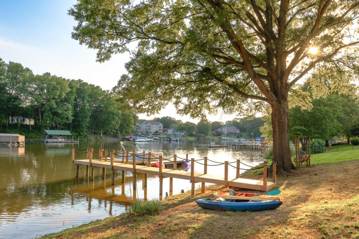 Apartment ∙ 4 Bedrooms ∙ 14 Guests - Mooresville, NC