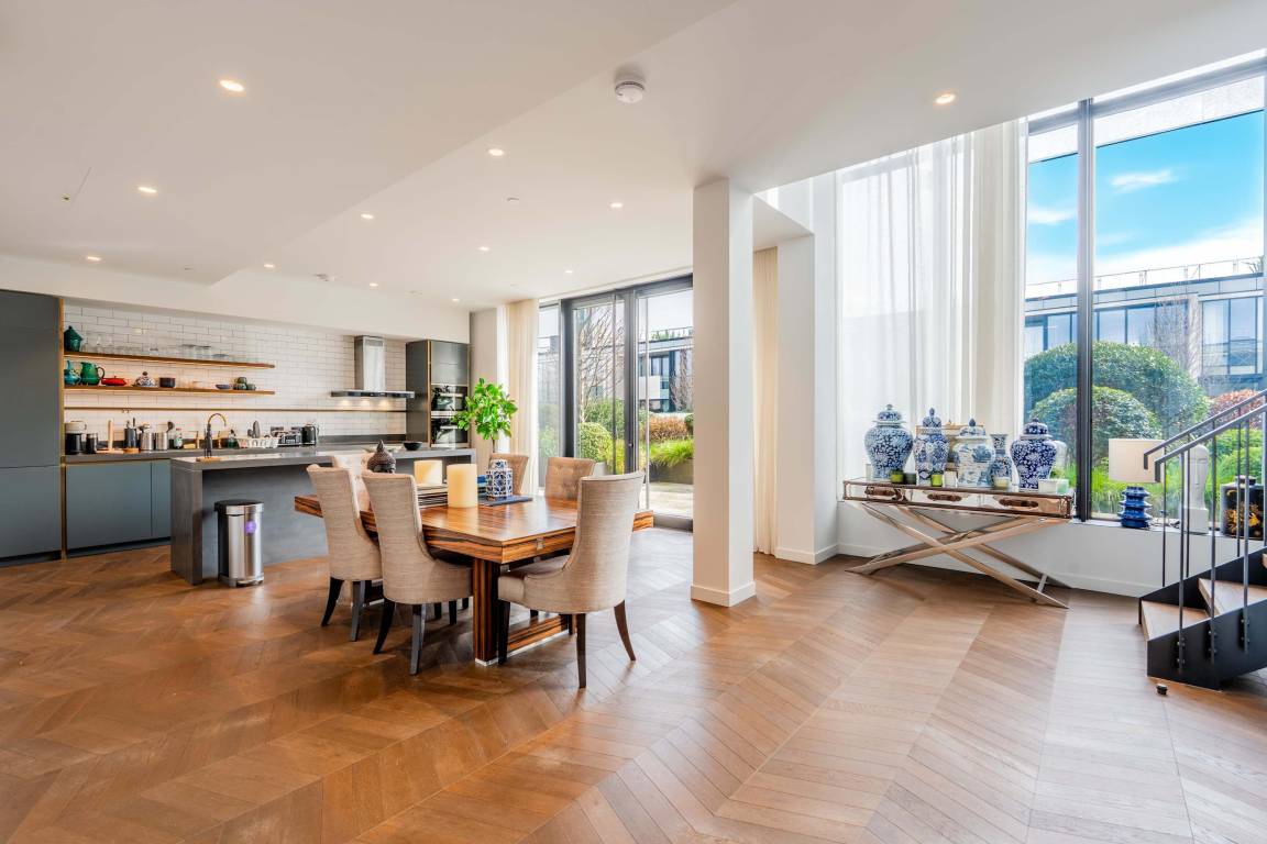 Apartment ∙ 4 Bedrooms ∙ 9 Guests - London