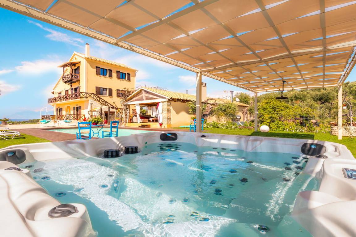 110 M² Villa ∙ 4 Bedrooms ∙ 8 Guests - Saranda