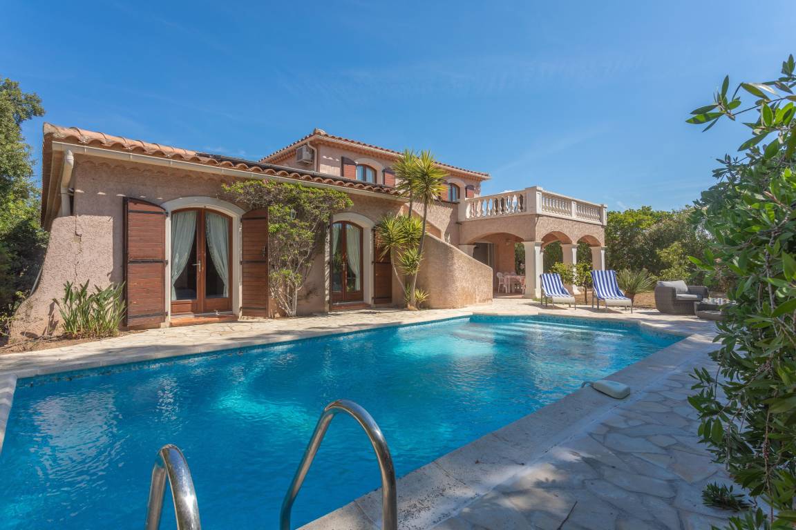 200 M² Villa ∙ 4 Chambres ∙ 8 Personnes - Fréjus